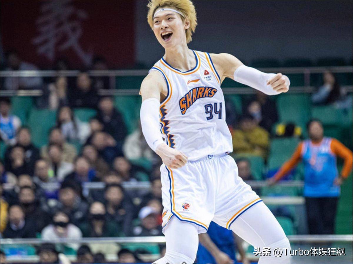 CBA常规赛今夜再迎强敌，上海海港调整名单，主帅态度——媒体盛赞，资深球员宣示担当